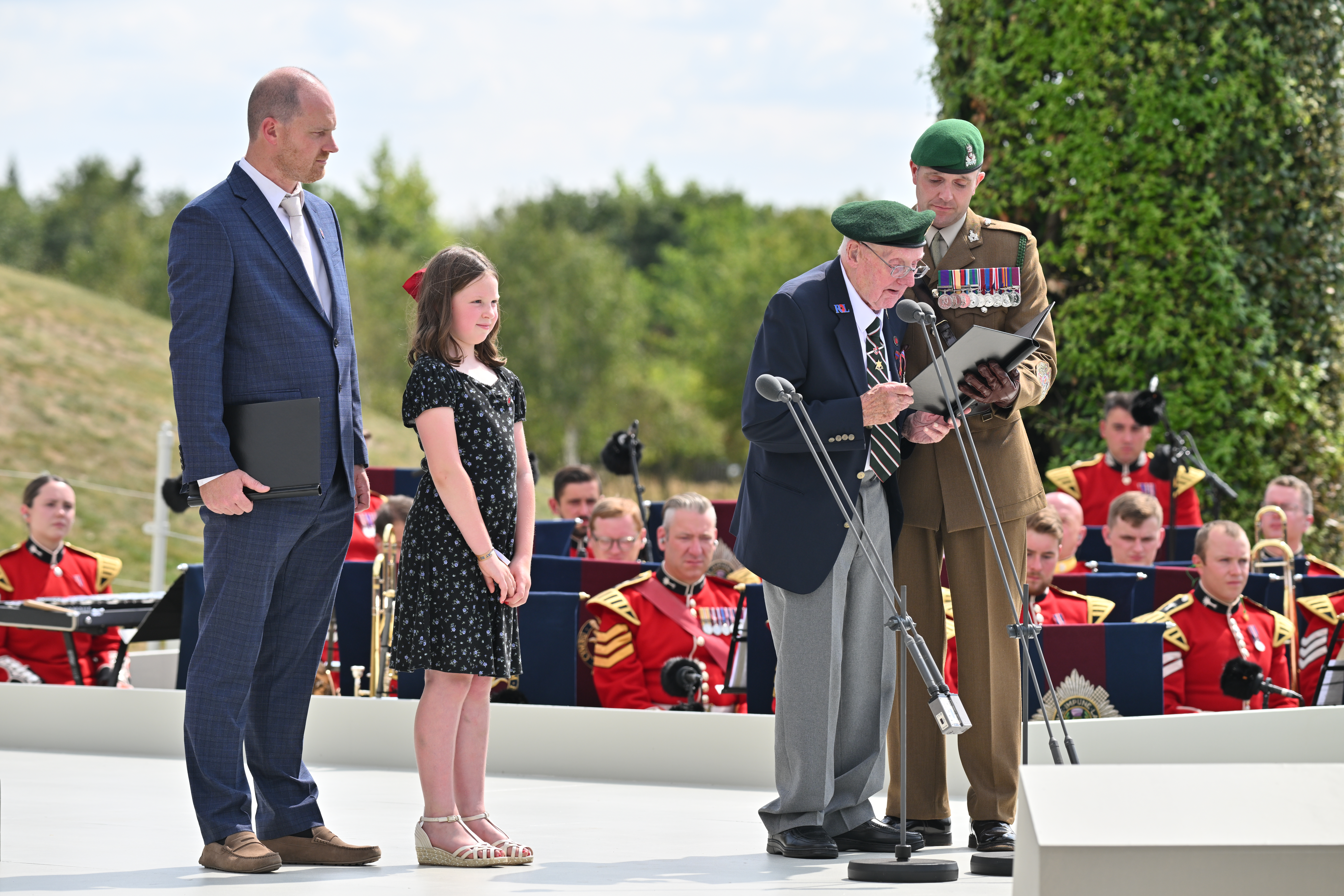 Army Veteran George Durrant shares his reflections on stage alongside his great-granddaughter Elsbeth.