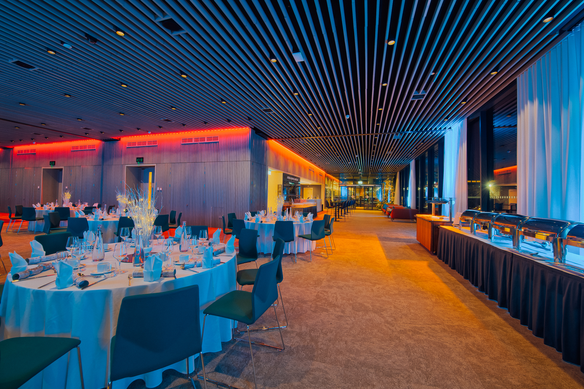 Lounge to Oak Suite Evening