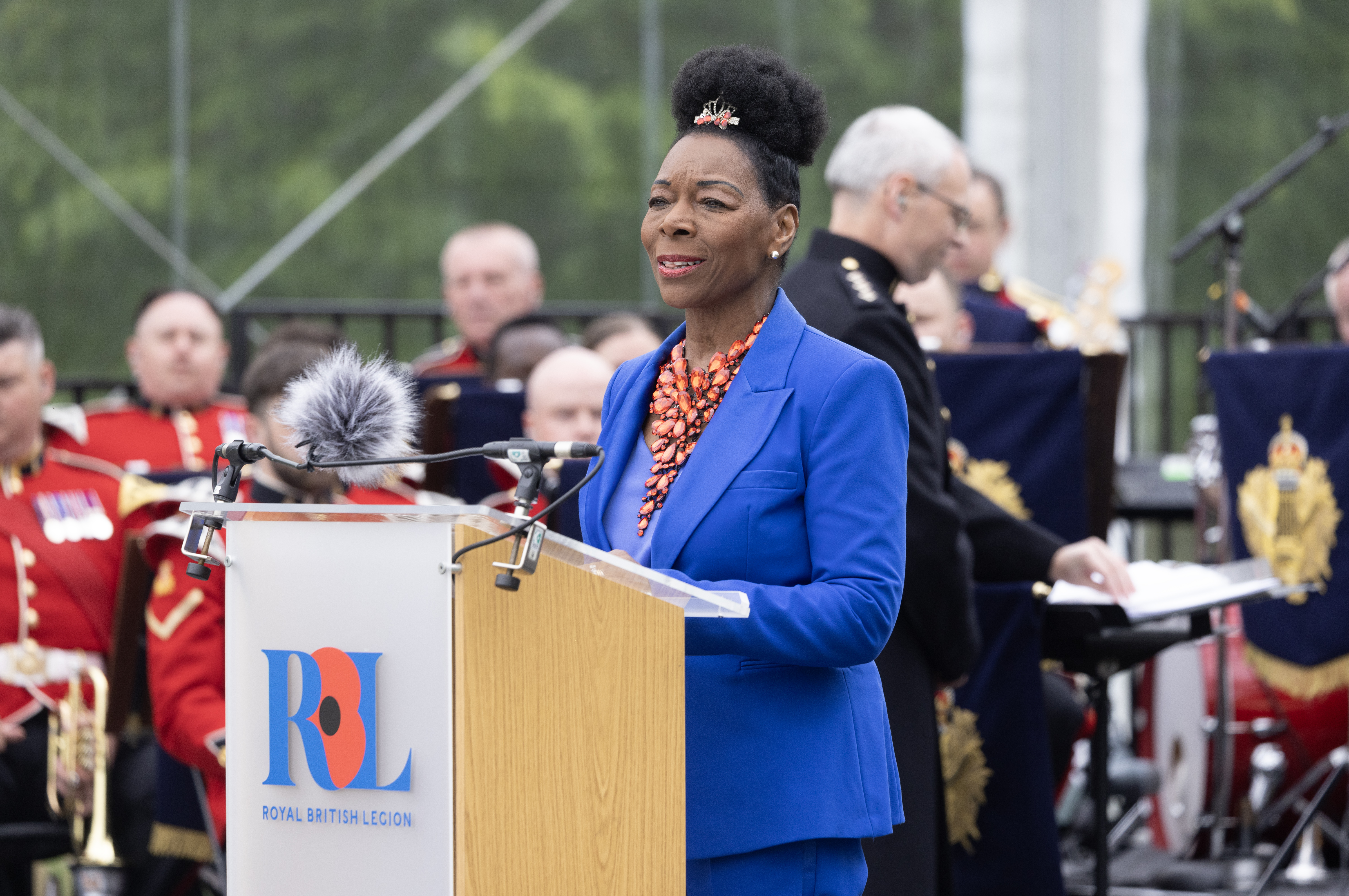 Dame Baroness Floella Benjamin OM DBE addresses a crowd at the VE Day 80 Service